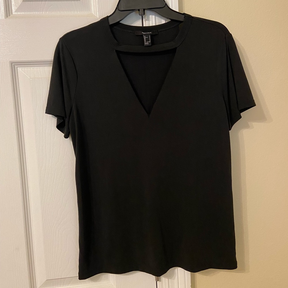 black forever 21 shirt with cutout